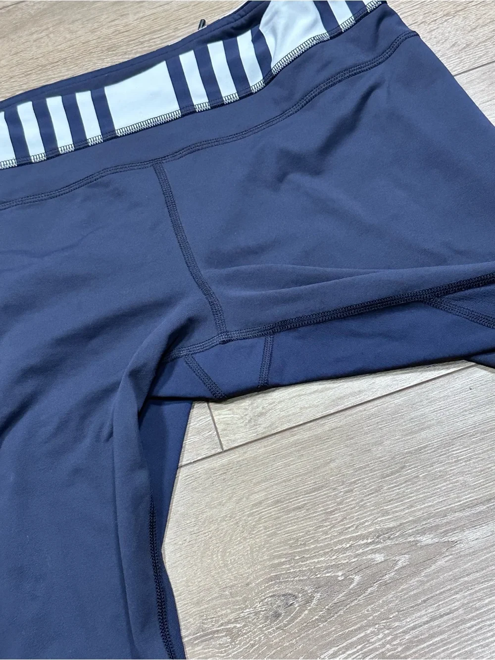 Lululemon Inspire Crop Leggings Inkwell/Ocean Stripe Mesh Panels *Flaw*